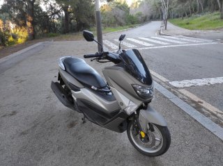Yamaha NMAX Plata - Maxi Scooter