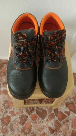 Zapatos de trabajo FERKO negros y naranjas