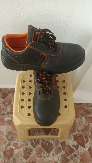 Zapatos de trabajo FERKO negros y naranjas