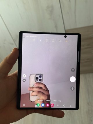 Samsung Galaxy Z Fold 2