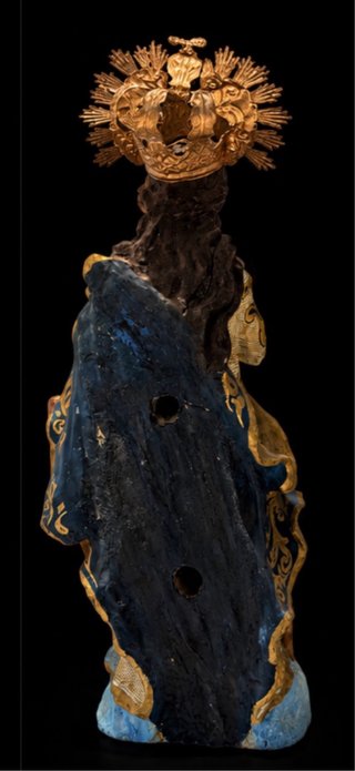 Virgen antigua con corona dorada