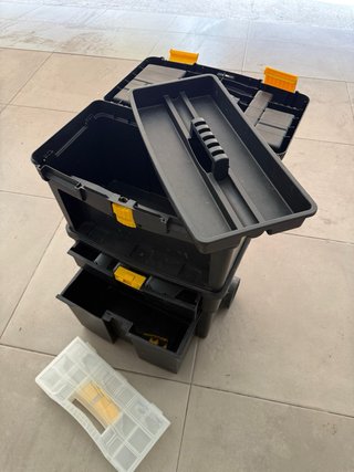 Caja de herramientas con compartimentos
