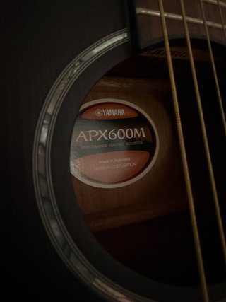 Guitarra Yamaha APX 600 M SMB Negra