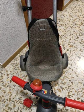 Triciclo para bebé con manillar