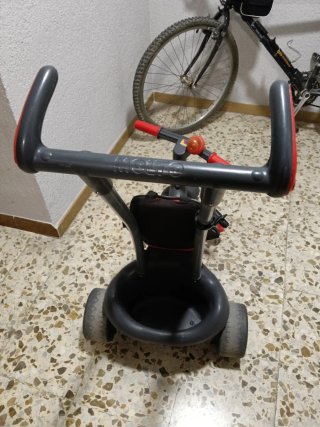 Triciclo para bebé con manillar