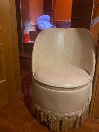 Silla de piel y madera estilo vintage