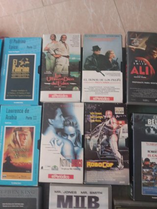 Lote 18 VHS Películas Varias. 15€todas