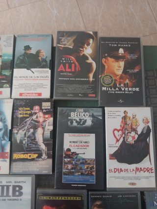 Lote 18 VHS Películas Varias. 15€todas