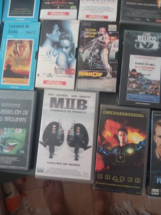 Lote 18 VHS Películas Varias. 15€todas