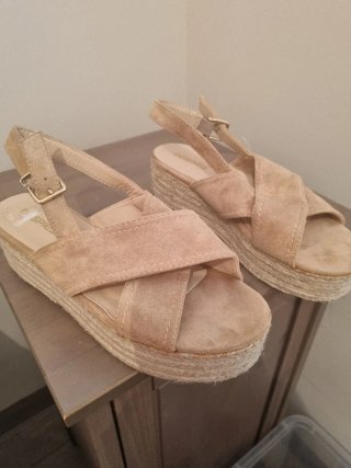 Sandalias cuña beige