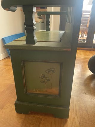 Perchero zapatero con baúl verde hecho a mano