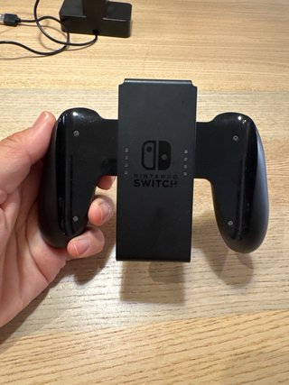 Cargador y Grip para Nintendo Switch