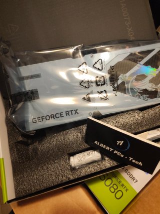 Nuove! MSI RTX 5080 GAMING TRIO OC BIANCA 16GB