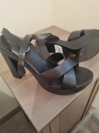Sandalias de tacón negras