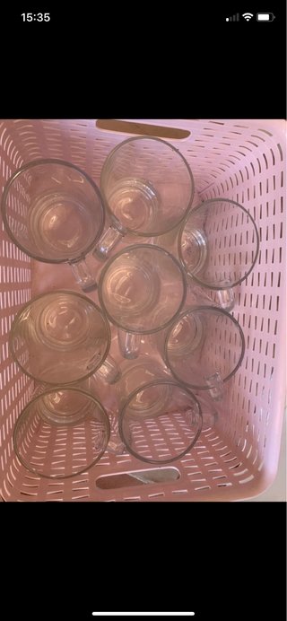 Jarras de cerveza grandes de cristal. Medio litro
