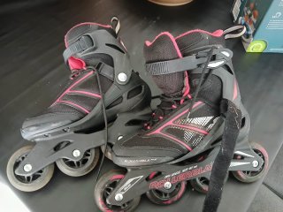 Patines en línea Rollerblade negros y rosas