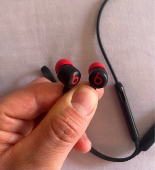 Auriculares Beats Flex Negros y Rojos