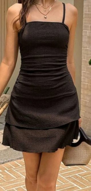 Vestido marrón de tirantes con volantes