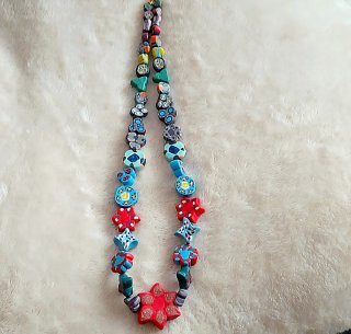 Collana colorata con perline