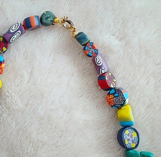 Collana colorata con perline