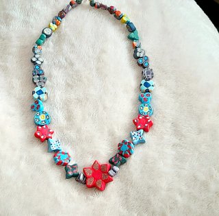 Collana colorata con perline
