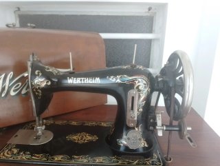 Máquina de coser antigua Wertheim