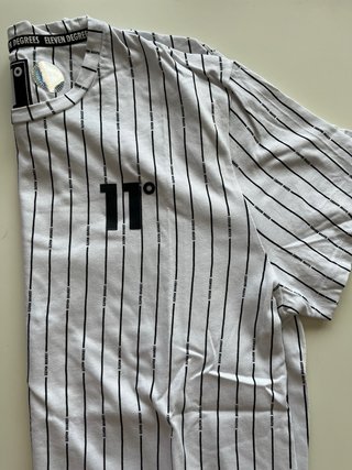Camiseta Eleven Degrees Rayas Blancas Talla XL