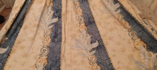 Cortinas beige y azul