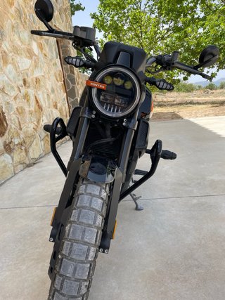 Zontes GK 125 Negra y Naranja