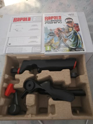 Rapala Pro Bass Fishing Wii con caña y carrete