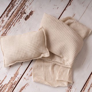 Conjunto wrap y almohada tejido waffle