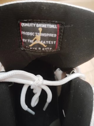 Zapatillas Jordan Talla 45 blanco y rojo