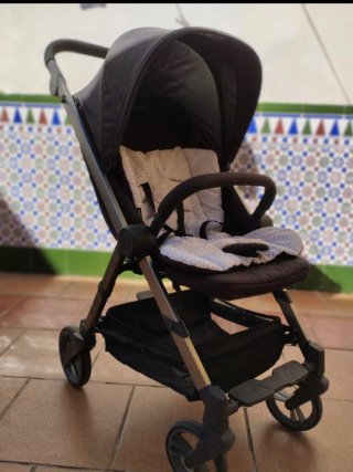 Carrito de bebé con funda y saco