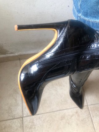 Stivali alti neri con tacco