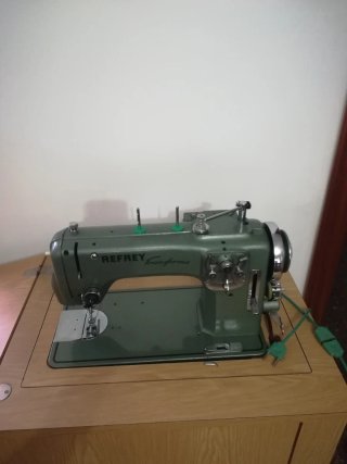 Máquina de coser Refrey Transforma