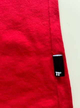Camiseta Eleven Degrees Roja