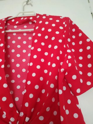 Traje chaqueta rojo lunares blancos