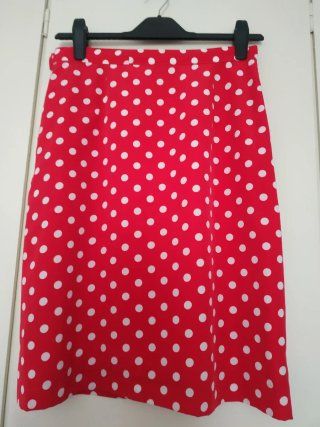 Traje chaqueta rojo lunares blancos