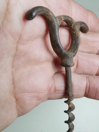 Antico cavatappi in ferro battuto