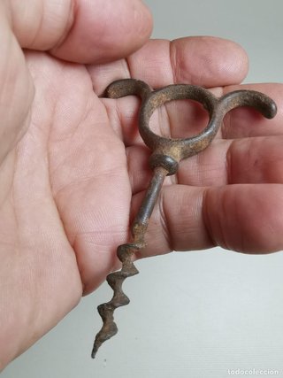 Antico cavatappi in ferro battuto