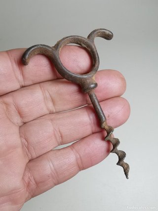Antico cavatappi in ferro battuto