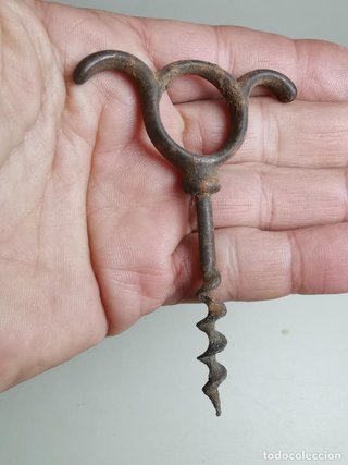 Antico cavatappi in ferro battuto