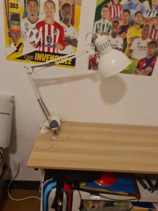 Escritorio doble con lámpara