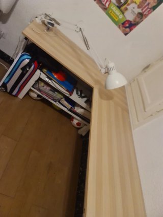 Escritorio doble con lámpara