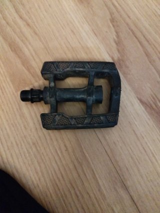 Funda sillín, pedales y 2 antipinchazos Btwin