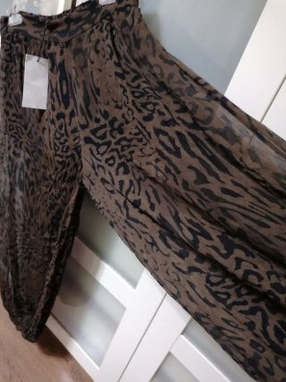 Pantalón ancho estampado Zara