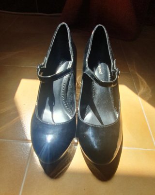 Zapatos de tacón negros charol