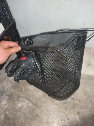 Cesta de bicicleta negra