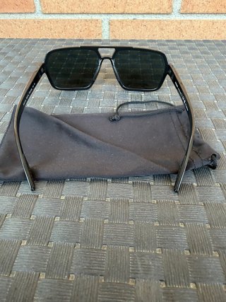 Gafas de sol Prada negras y rojas