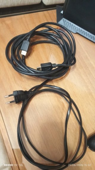 PS4 Slim 500GB + Mando + 2 Juegos
